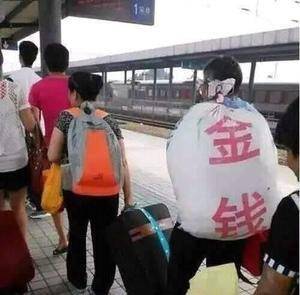 爆笑GIF: 这是我见过最像哪吒的了，连风火轮都有